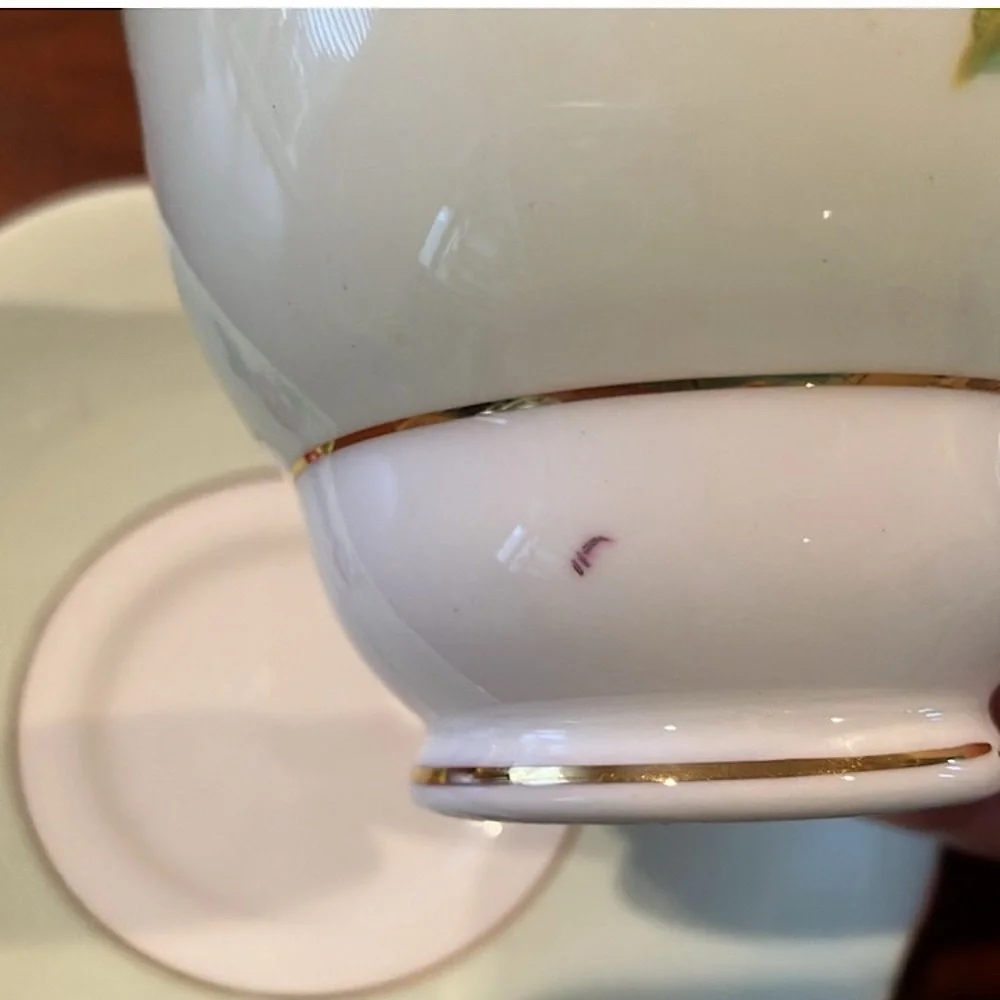 Colclough vintage bone China tea cup & saucer, pink roses on green & white - Picture 9 of 11